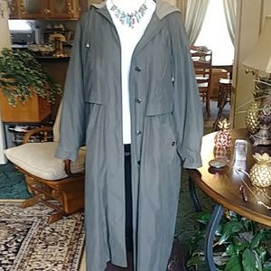 Great looking hooded coat.